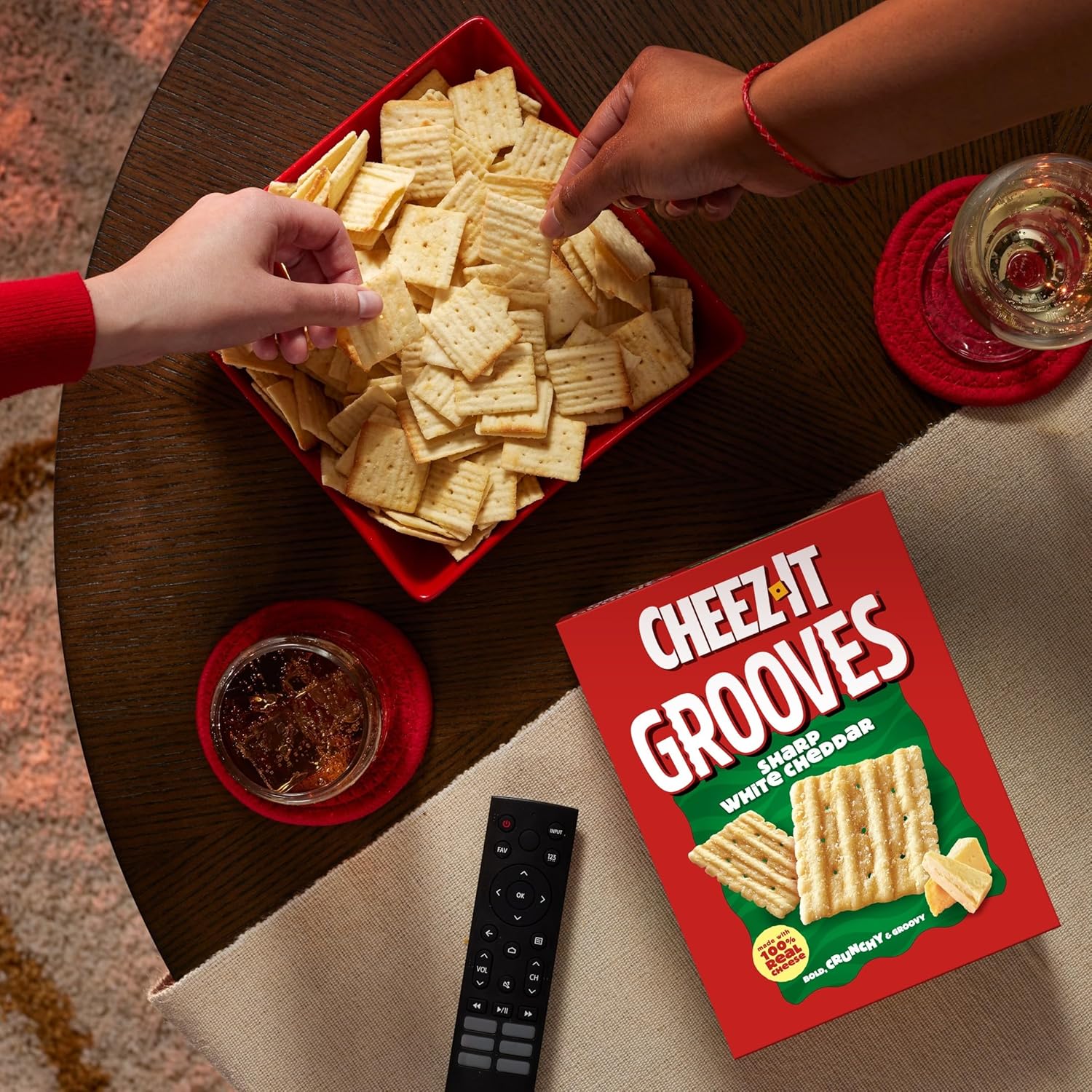 Cheez-It Grooves Sharp White Cheddar Crackers – Crowd-Pleasing Hostess Gift for Holiday Parties and Game-Day Gatherings, 17oz Family Box